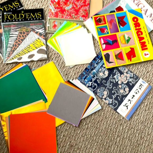 ORIGAMI COLLECTION BOOKS AND  PAPERS - Picture 2 of 6